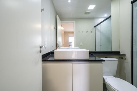 Apartamento à venda com 89m², 2 quartos e 2 vagas Apartamento à venda com 89m², 2 quartos e 2 vagasBanheiro da Suíte