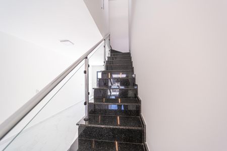 Casa à venda com 115m², 3 quartos e 2 vagasEscada