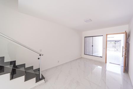 Casa à venda com 115m², 3 quartos e 2 vagasSala