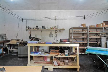 Casa à venda com 222m², 2 quartos e 2 vagas Casa à venda com 222m², 2 quartos e 2 vagasLoja 1