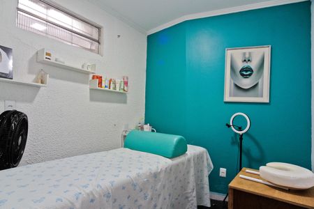 Casa à venda com 222m², 2 quartos e 2 vagas Casa à venda com 222m², 2 quartos e 2 vagasLoja 2