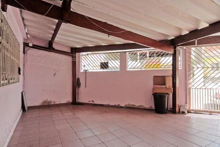 Casa à venda com 222m², 2 quartos e 2 vagas Casa à venda com 222m², 2 quartos e 2 vagasGaragem