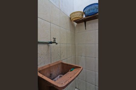 Casa à venda com 222m², 2 quartos e 2 vagas Casa à venda com 222m², 2 quartos e 2 vagasLoja 1