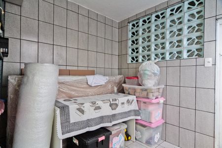 Casa à venda com 222m², 2 quartos e 2 vagas Casa à venda com 222m², 2 quartos e 2 vagasEdícula