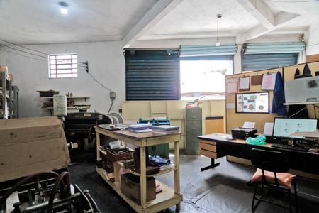 Casa à venda com 222m², 2 quartos e 2 vagas Casa à venda com 222m², 2 quartos e 2 vagasLoja 1