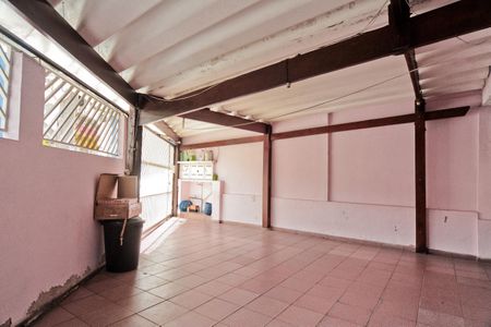 Casa à venda com 222m², 2 quartos e 2 vagas Casa à venda com 222m², 2 quartos e 2 vagasGaragem