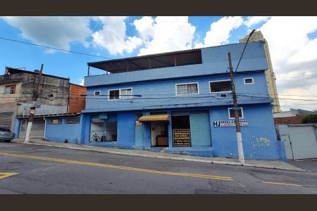 Casa à venda com 222m², 2 quartos e 2 vagas Casa à venda com 222m², 2 quartos e 2 vagasFachada