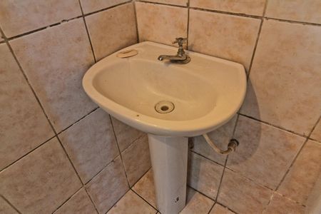 Casa à venda com 222m², 2 quartos e 2 vagas Casa à venda com 222m², 2 quartos e 2 vagasLoja 1