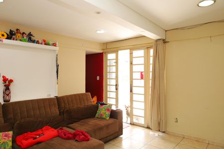 Sala de casa à venda com 2 quartos, 250m² em Jardim Adelaide, São Paulo