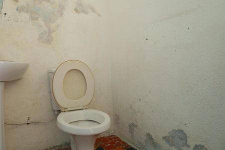 Casa à venda com 250m², 2 quartos e 5 vagasSalão de confraternização - Banheiro