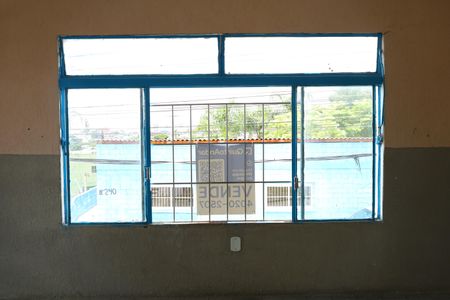 Casa à venda com 250m², 2 quartos e 5 vagasPlaca instalada na janela - Código da placa : VGEF-546