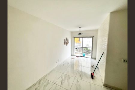 Sala de apartamento para alugar com 3 quartos, 70m² em Chora Menino, São Paulo