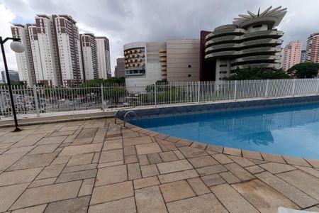 Apartamento à venda com 112m², 4 quartos e 2 vagas Apartamento à venda com 112m², 4 quartos e 2 vagasÁrea comum - Piscina