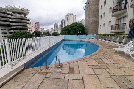Apartamento à venda com 112m², 4 quartos e 2 vagas Apartamento à venda com 112m², 4 quartos e 2 vagasÁrea comum - Piscina