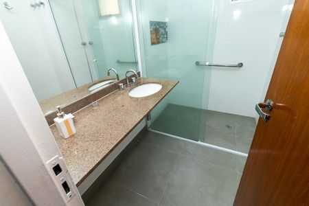 Apartamento à venda com 112m², 4 quartos e 2 vagas Apartamento à venda com 112m², 4 quartos e 2 vagasBanheiro da Suíte