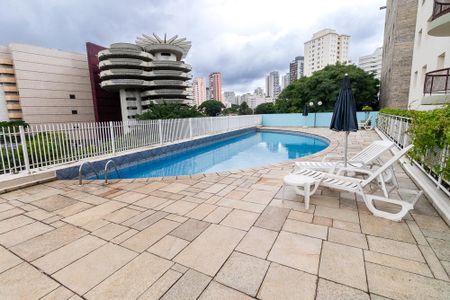 Apartamento à venda com 112m², 4 quartos e 2 vagas Apartamento à venda com 112m², 4 quartos e 2 vagasÁrea comum - Piscina