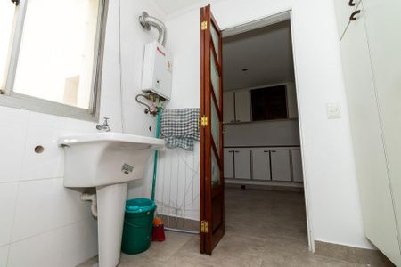 Apartamento à venda com 112m², 4 quartos e 2 vagas Apartamento à venda com 112m², 4 quartos e 2 vagasÁrea de Serviço