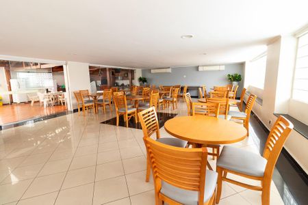 Apartamento à venda com 112m², 4 quartos e 2 vagas Apartamento à venda com 112m², 4 quartos e 2 vagasÁrea comum - Salão de festas