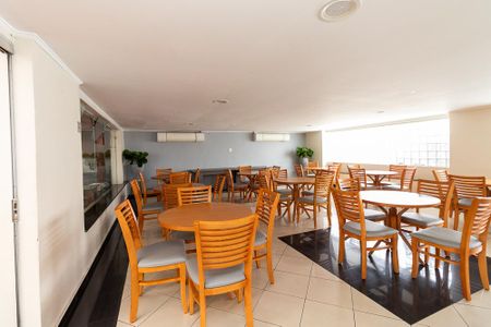 Apartamento à venda com 112m², 4 quartos e 2 vagas Apartamento à venda com 112m², 4 quartos e 2 vagasÁrea comum - Salão de festas