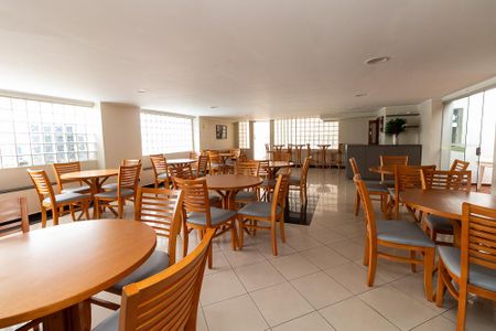 Apartamento à venda com 112m², 4 quartos e 2 vagas Apartamento à venda com 112m², 4 quartos e 2 vagasÁrea comum - Salão de festas