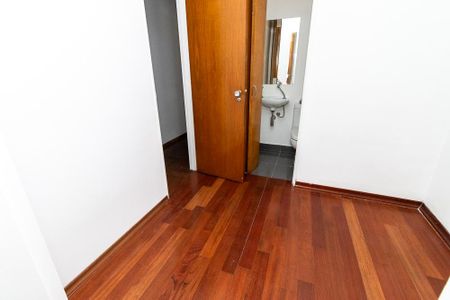 Apartamento à venda com 112m², 4 quartos e 2 vagas Apartamento à venda com 112m², 4 quartos e 2 vagasSuíte de Serviço