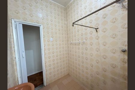 Apartamento para alugar com 65m², 2 quartos e sem vagaBanheiro