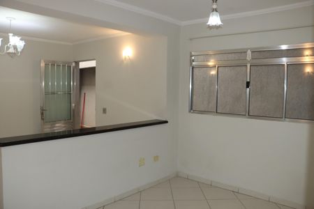 Casa para alugar com 3 quartos, 250m² em Jardim Santo Eduardo, Embu das Artes