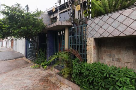 Casa para alugar com 300m², 3 quartos e 5 vagasFachada 