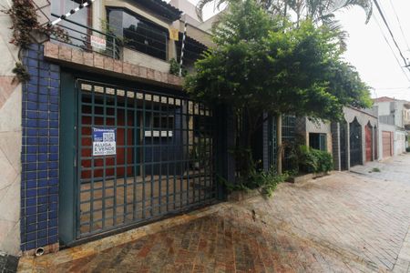 Casa para alugar com 300m², 3 quartos e 5 vagasFachada 