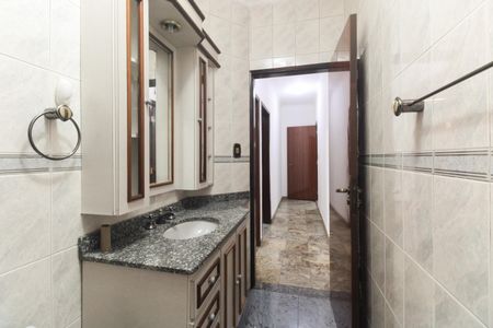 Casa para alugar com 300m², 3 quartos e 5 vagasBanheiro Social 