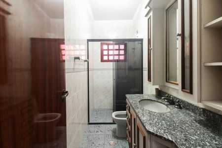 Casa para alugar com 300m², 3 quartos e 5 vagasBanheiro Social 