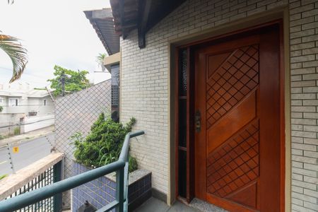 Casa para alugar com 300m², 3 quartos e 5 vagasEntrada 