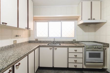 Casa para alugar com 300m², 3 quartos e 5 vagasCozinha 