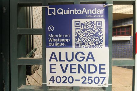 Casa para alugar com 300m², 3 quartos e 5 vagasFachada - Placa Código QQRF-16