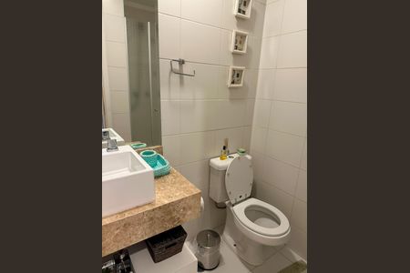 Banheiro de apartamento para alugar com 1 quarto, 45m² em Santo Amaro, São Paulo