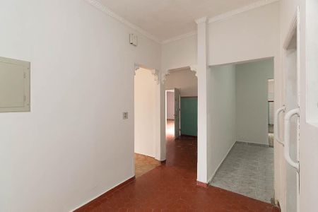 Casa à venda com 180m², 3 quartos e 2 vagas Casa à venda com 180m², 3 quartos e 2 vagasHall