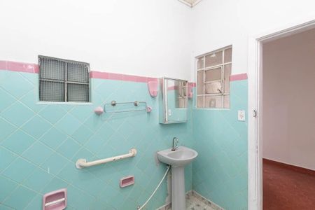 Casa à venda com 180m², 3 quartos e 2 vagas Casa à venda com 180m², 3 quartos e 2 vagasBanheiro 2