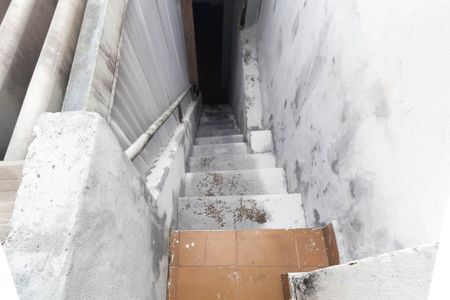 Casa à venda com 180m², 3 quartos e 2 vagas Casa à venda com 180m², 3 quartos e 2 vagasEscada