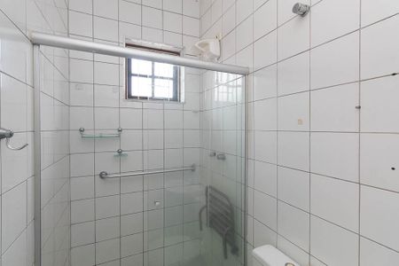 Casa à venda com 180m², 3 quartos e 2 vagas Casa à venda com 180m², 3 quartos e 2 vagasBanheiro da Suíte