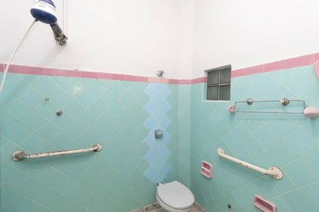 Casa à venda com 180m², 3 quartos e 2 vagas Casa à venda com 180m², 3 quartos e 2 vagasBanheiro 2