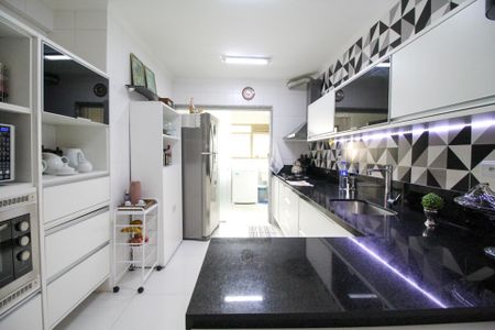 Apartamento à venda com 120m², 3 quartos e 2 vagas Apartamento à venda com 120m², 3 quartos e 2 vagasCozinha