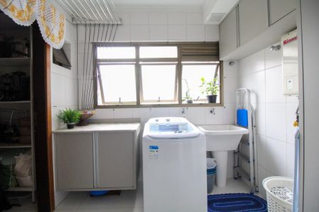 Apartamento à venda com 120m², 3 quartos e 2 vagas Apartamento à venda com 120m², 3 quartos e 2 vagasÁrea de Serviço