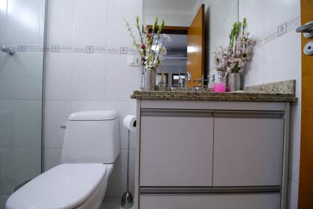 Apartamento à venda com 120m², 3 quartos e 2 vagas Apartamento à venda com 120m², 3 quartos e 2 vagasBanheiro da Suíte 1