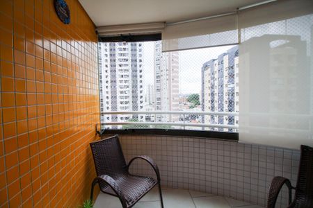 Apartamento à venda com 120m², 3 quartos e 2 vagas Apartamento à venda com 120m², 3 quartos e 2 vagasVaranda