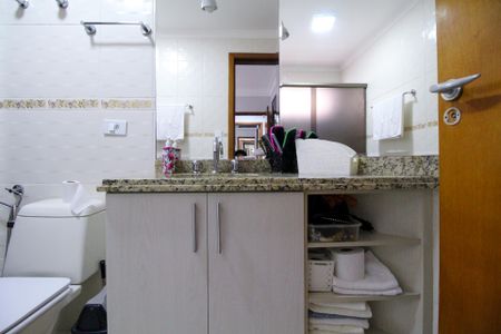 Apartamento à venda com 120m², 3 quartos e 2 vagas Apartamento à venda com 120m², 3 quartos e 2 vagasBanheiro da Suíte 2