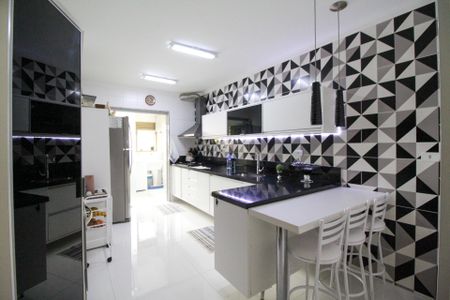 Apartamento à venda com 120m², 3 quartos e 2 vagas Apartamento à venda com 120m², 3 quartos e 2 vagasCozinha