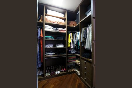 Apartamento à venda com 120m², 3 quartos e 2 vagas Apartamento à venda com 120m², 3 quartos e 2 vagasCloset da Suíte 3