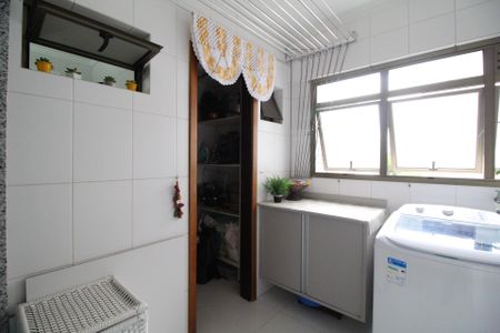 Apartamento à venda com 120m², 3 quartos e 2 vagas Apartamento à venda com 120m², 3 quartos e 2 vagasÁrea de Serviço