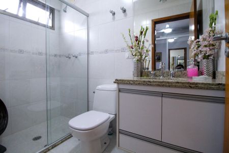 Apartamento à venda com 120m², 3 quartos e 2 vagas Apartamento à venda com 120m², 3 quartos e 2 vagasBanheiro da Suíte 1