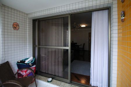 Apartamento à venda com 120m², 3 quartos e 2 vagas Apartamento à venda com 120m², 3 quartos e 2 vagasVaranda